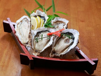 漁港直送、まるまる太った磯の味『旬！　最上級品質の新鮮生牡蠣』