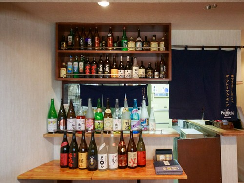 定番の芋や麦をはじめ黒糖、ごま、栗など種類豊富な焼酎