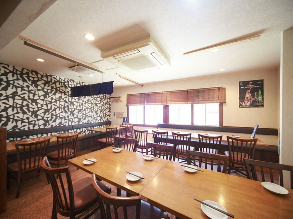 開放感あふれる2階の完全個室は35名まで収容可能