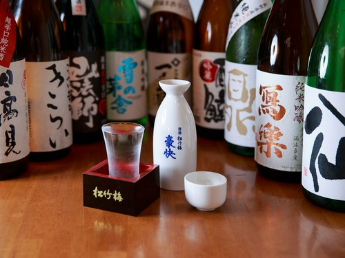 各地から選りすぐりの日本酒が勢揃い。飲み放題で飲める銘柄も！