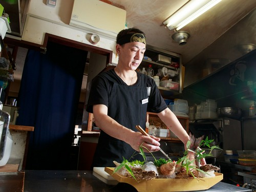 料理長こだわりの鮮魚料理、肉料理をおいしい日本酒とともに堪能