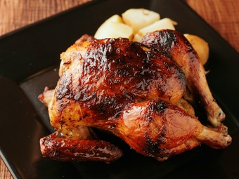 インパクト大！一度食べたら忘れられない『ホールチキンとローストポテト』