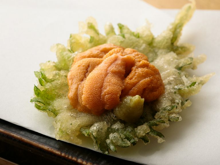 食感のギャップと濃厚なウニの旨みを堪能『ウニのカナッペ(1ケ)』