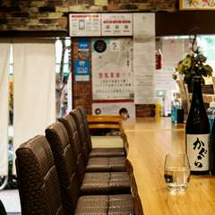一人飲みに最適。ふらりと立ち寄れるカウンター席