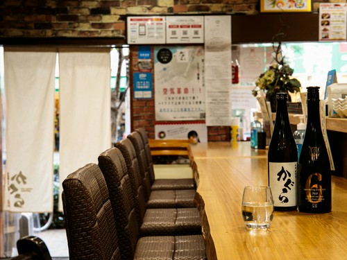 一人飲みに最適。ふらりと立ち寄れるカウンター席