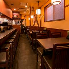 ゆっくりと食事やアルコールを堪能できる、居心地の良い場所