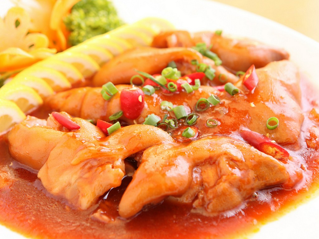 “ピリ辛”の味付けで、ご飯も進む『豚足の煮込み』