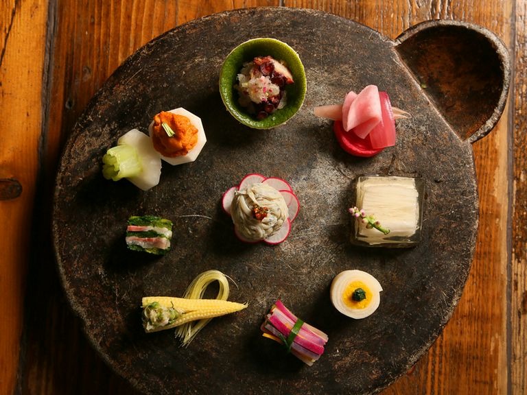 好みやお酒に合わせて、手間を惜しまず整えた酒肴が盛り込まれた『おつまみの盛合せ』
