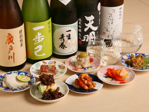 店主自ら酒造をめぐり、料理に合うお酒を仕入れています