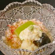 さっぱりとした夏らしい味『自家製湯葉と夏野菜の炊き合わせ』