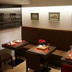 店内はシックかつアットホームな雰囲気