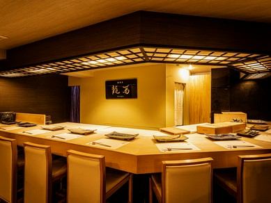 落ち着いた大人の雰囲気で二人の時間を