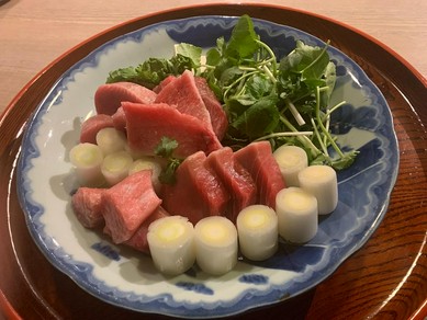 ネギとまぐろを鰹出汁で上品に味わう伝統料理『ねぎま鍋』