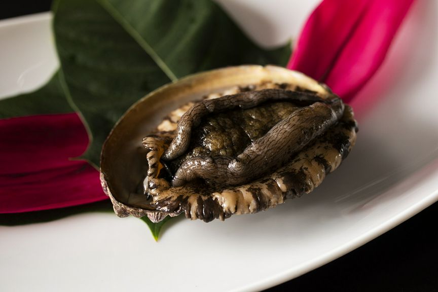 宮古島産も、島外の食材も。その日のベストを産地で選び分ける