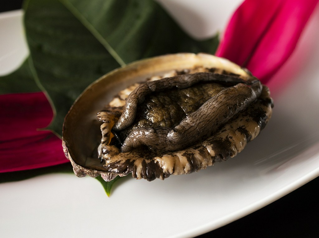 宮古島産も、島外の食材も。その日のベストを産地で選び分ける