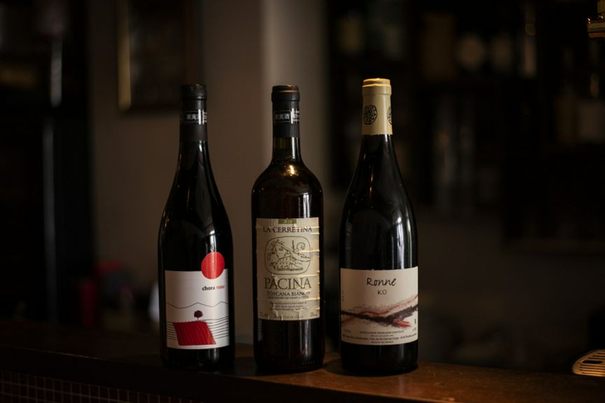 島の気候や食材にあわせた、ソムリエでもあるシェフ厳選のワイン