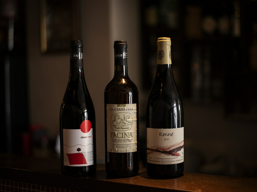 島の気候や食材にあわせた、ソムリエでもあるシェフ厳選のワイン