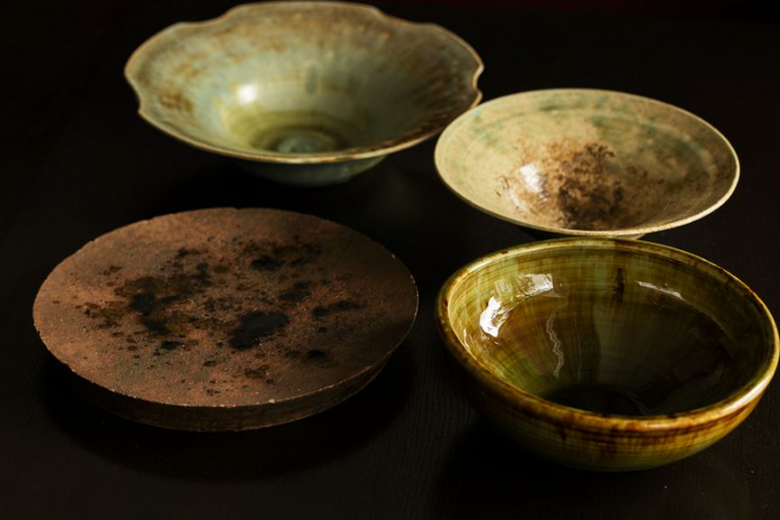 料理のイメージにあわせた器を地元の工房でオーダーメイド