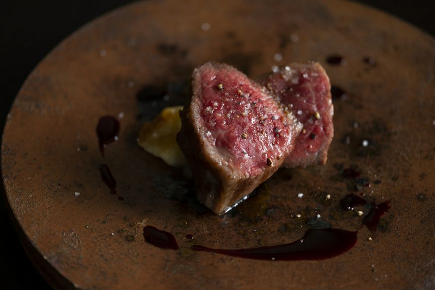 宮古島でしかお目にかかれない、希少な黒毛和牛のミスジを使った『宮古牛のステーキ』