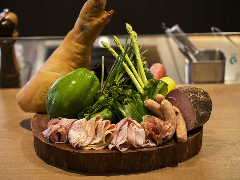 島内、島外にこだわらず、いま一番おいしい素材をチョイス