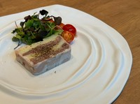 とうもろこしのムースと島野菜のシーザーサラダ
帆立とマグロのタルタル タンカンマリネ
牛タンとスカモルツァチーズのミルフィーユテリーヌ
シャルキュトリーの盛合わせ～リエット・サラミ・生ハムなど～