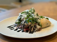 黒毛和牛 A5ランク100％ハンバーグステーキ
牛ハラミのステーキ ワンカイーナソース
あぐー豚のバスク風煮込み
本日のお魚料理