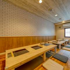 清潔感＆高級感あふれる雰囲気ながら、カジュアルに楽しめる