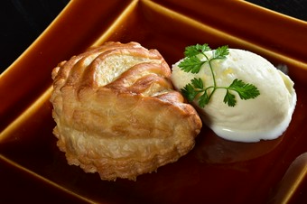 アップルパイと自家製ジェラート