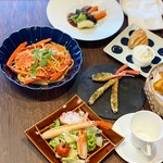 ☆ズワイガニのサラダ
☆ズワイガニの香草焼
☆ズワイガニのスパゲティ
☆本日のお肉料理
☆パン
☆本日のデザート
☆コーヒーまたは紅茶