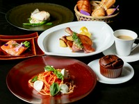 ☆前菜盛り合わせ
☆本日のパスタ（追加料金でお好きなパスタに変更可能）
☆メイン料理
☆パン
☆コーヒー又は紅茶
☆デザート

本日のパスタはInstagram、Facebookをチェックして下さい。