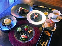 ☆季節の前菜盛り合わせ
☆本日のパスタ
☆本日のお魚料理
☆本日のお肉料理
☆パン
☆デザート
☆コーヒー又は紅茶
