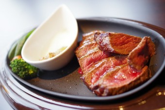 ブラックアンガス牛ランプ肉のステーキ