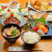 おいしくて栄養満点。10種類以上の具材の旨みが合わさった看板メニュー『豚汁』