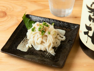 丁寧に洗い上げた白い『センマイ刺し』