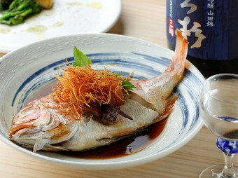 お酒が進む甘辛さ。淡白な白身魚をおいしくいただく『レンコ鯛の煮付け』