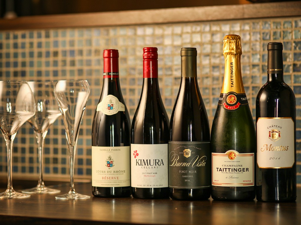 フランスからニューワールドまで。ソムリエのオーナー厳選