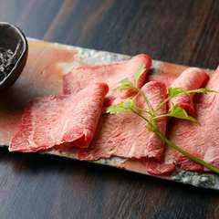 「タンに塩こんぶを巻く」。それが、旨味倍増の元となる『特選タンコブ』