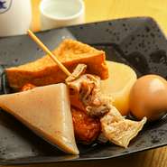 だしを効かせた関西風のおでんは、牛すじや厚揚げ、じゃがいも、にんじん、卵など。ゲストの好みの具材をメニューにすることもあるのだそう。夏でもオーダーできるように。【花暖】の看板メニューのひとつです。