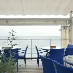 テラス席から望む絶景。大切な人とロマンチックなひとときを