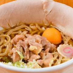 〆にオススメ。スパイシーな『金の鶏中華』