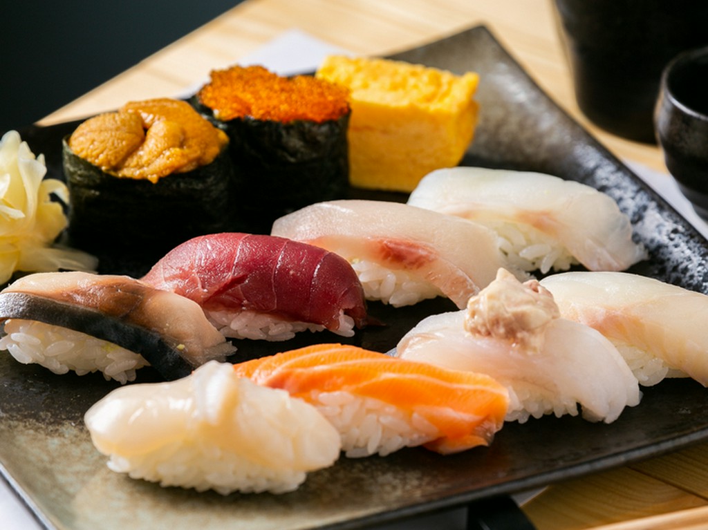 店自慢のネタを味わい尽くす『にぎり盛り　特上』