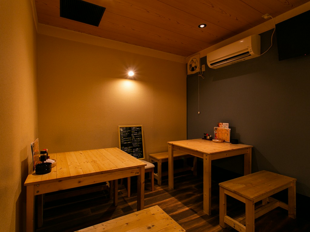 静かに語らいを楽しみたいテーブル席