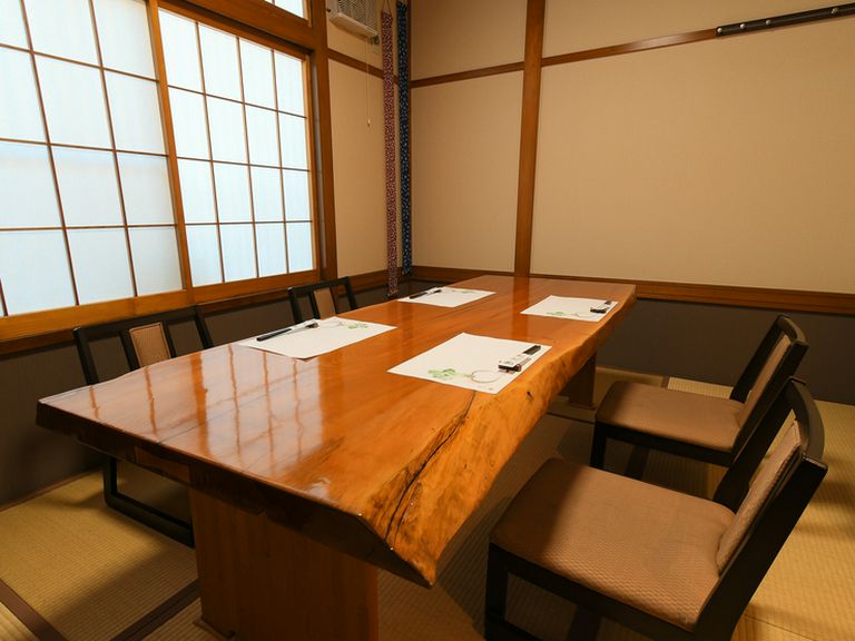 4名から利用できる変幻自在の個室は、さまざまな場面に対応