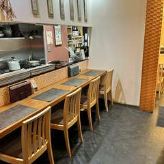 美食に触れるひとときを過ごす、大人のデートに最適