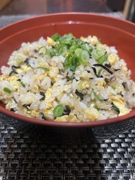 当店人気の塩昆布チャーハン