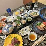 八寸盛り
向付（2種盛り）
椀物
焼物
小鉢
揚物
人気の塩昆布チャーハン
デザート