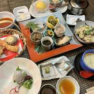 八寸盛り
向付（二種盛り）
茶わん蒸し
揚物
人気の塩昆布チャーハン
デザート