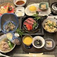 八寸盛り
椀物
向付（三種盛り）
焼物
揚物
飯物
デザート
※画像はコースの一品『天ぷら』