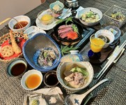 厳選された季節の魚、野菜の食材を使い、神戸牛が入ったコースとなっております。