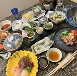 旬の食材を堪能していただける、一番人気のコースとなります。（写真は一例になります）